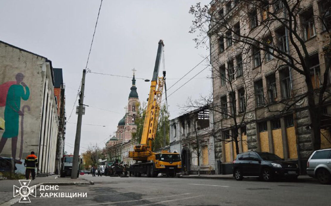 У Харкові продовжують ліквідувати наслідки удару по дитсадку У Харкові продовжують ліквідувати наслідки удару по дитсадку