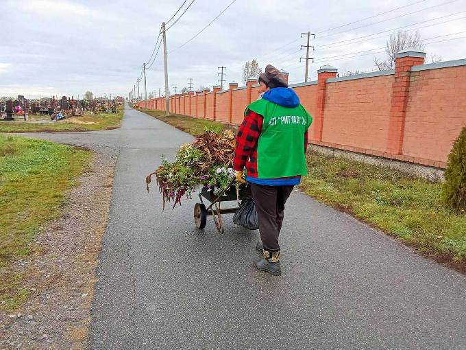 Як в Харкові впорядковують кладовища та меморіальні комплекси Як в Харкові впорядковують кладовища та меморіальні комплекси